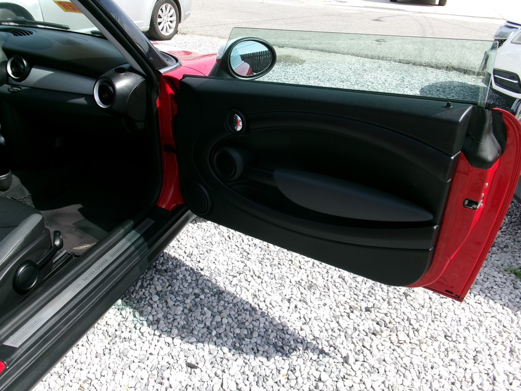 2010 MINI Cooper Image 21