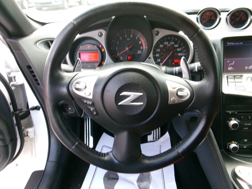 2014 Nissan 370Z Image 13