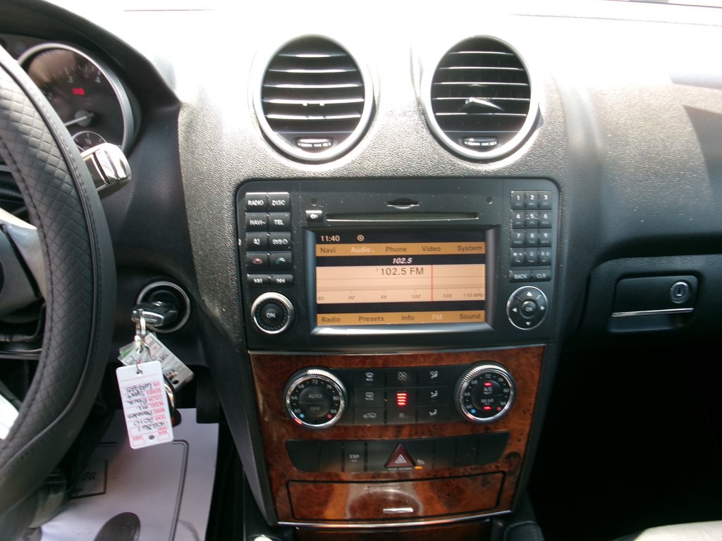 2010 Mercedes-Benz M-Class Image 13