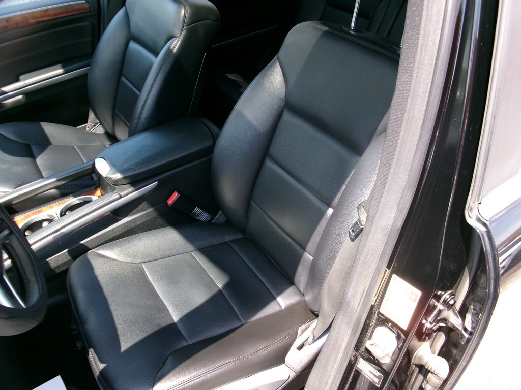 2010 Mercedes-Benz M-Class Image 16