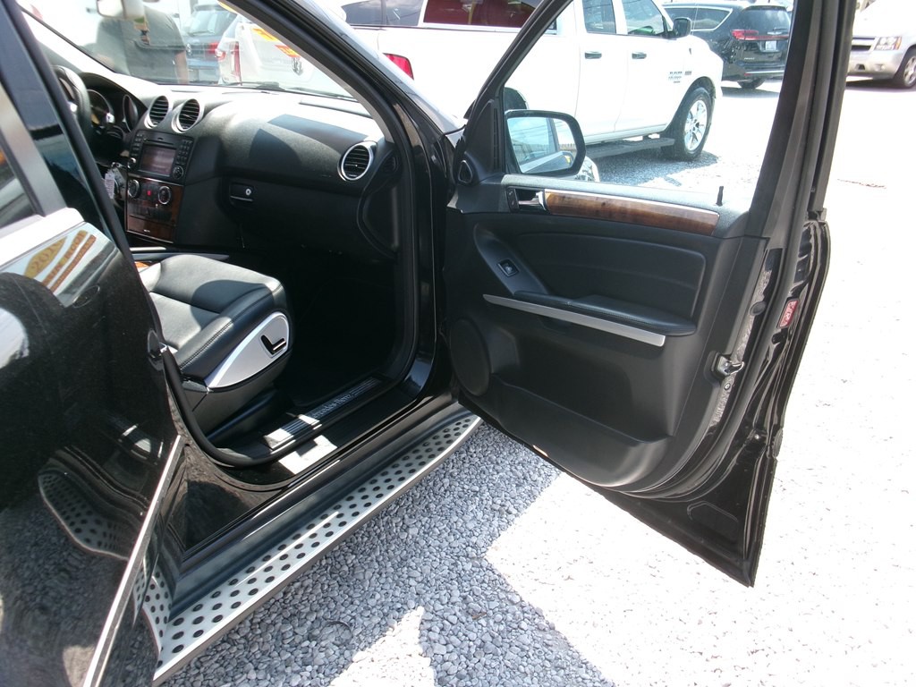 2010 Mercedes-Benz M-Class Image 25