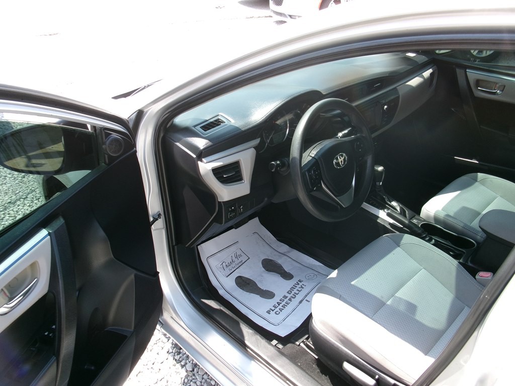 2016 Toyota Corolla Image 16