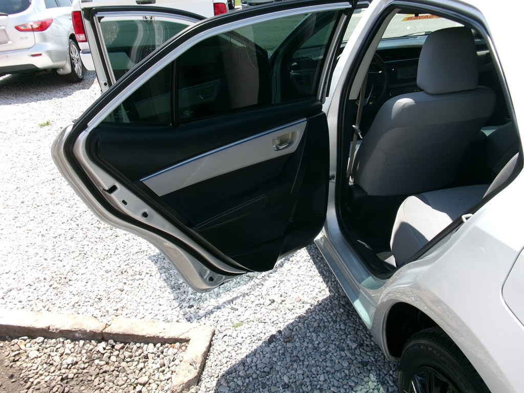 2016 Toyota Corolla Image 18