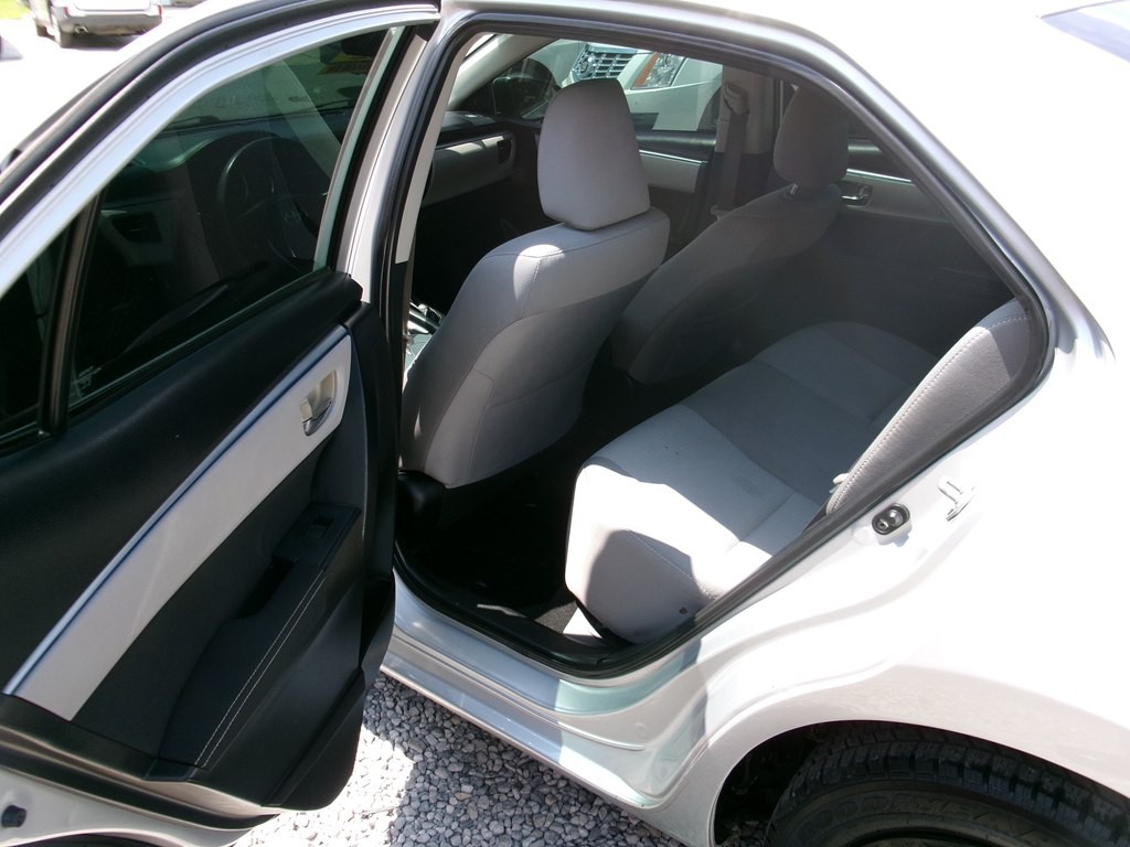 2016 Toyota Corolla Image 19