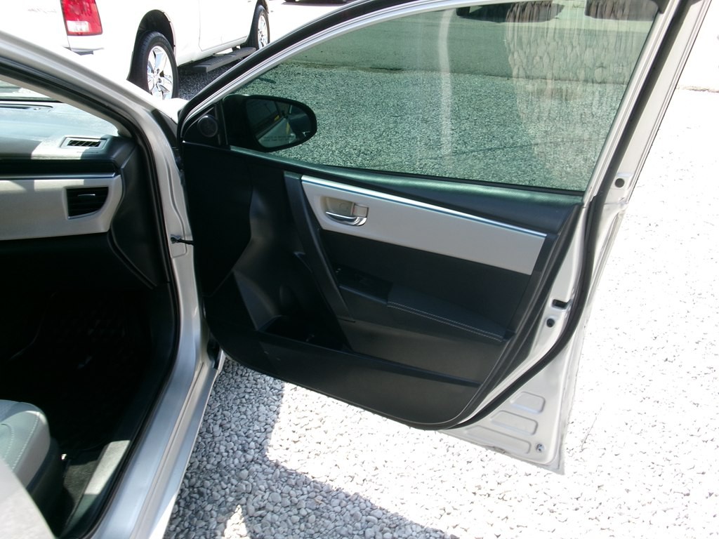 2016 Toyota Corolla Image 25