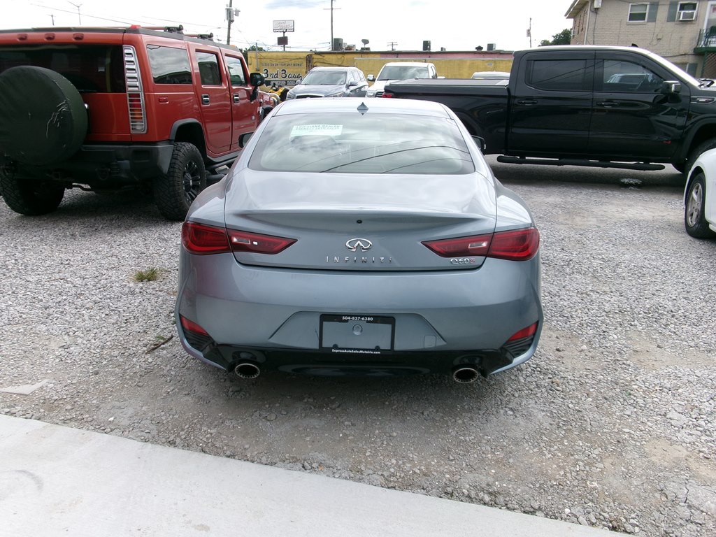2017 INFINITI Q60 Image 5