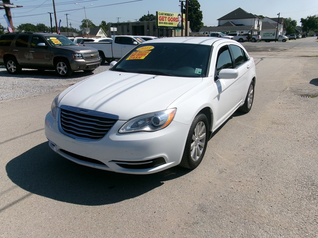 2013 Chrysler 200 Image 3
