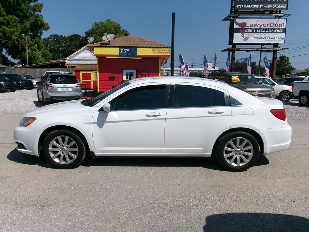 2013 Chrysler 200 Image 4