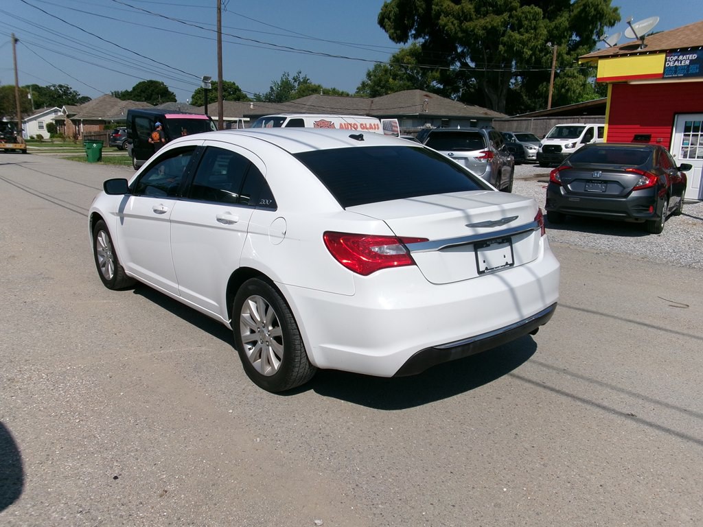 2013 Chrysler 200 Image 5