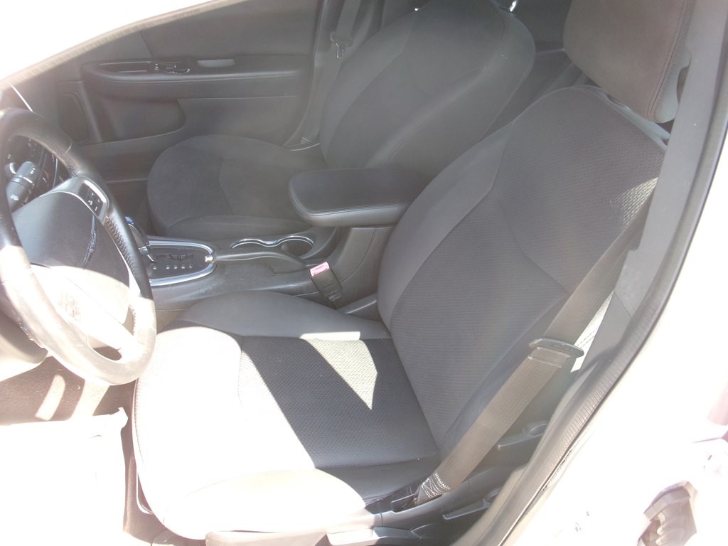 2013 Chrysler 200 Image 15