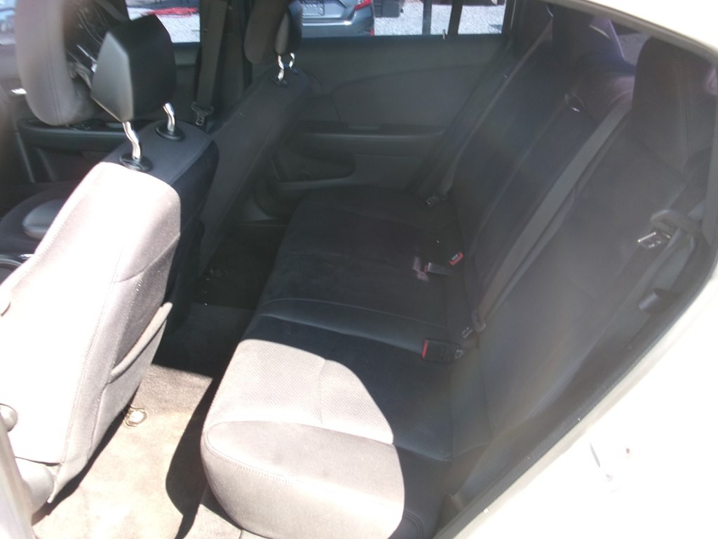 2013 Chrysler 200 Image 17