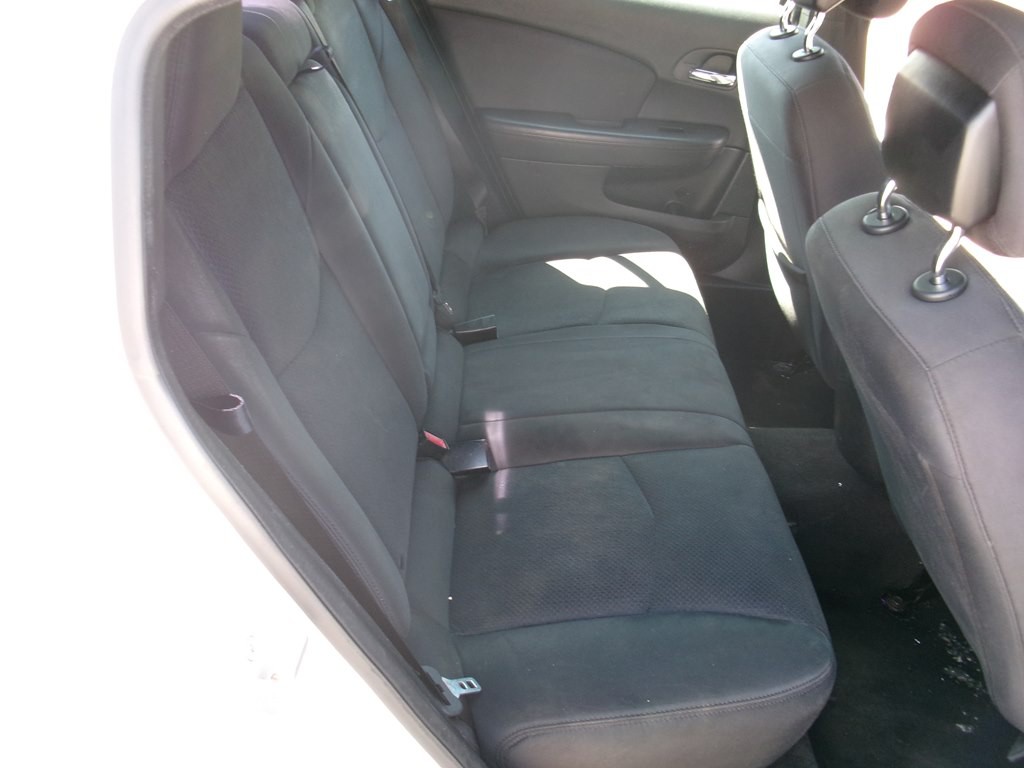 2013 Chrysler 200 Image 20