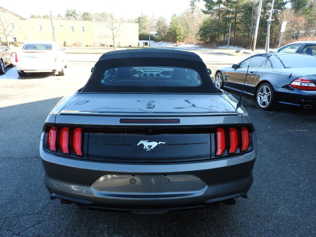 2022 Ford Mustang Image 9