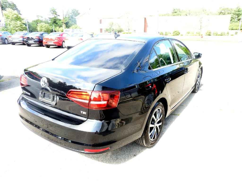 2017 Volkswagen Jetta Image 2