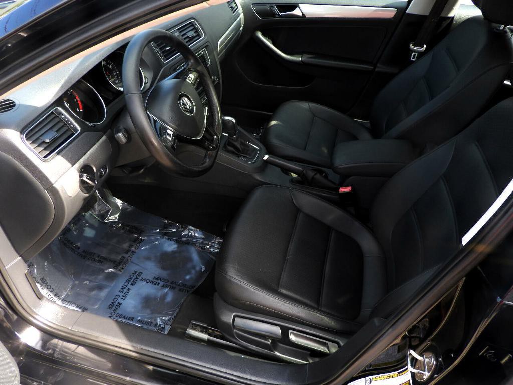 2017 Volkswagen Jetta Image 5