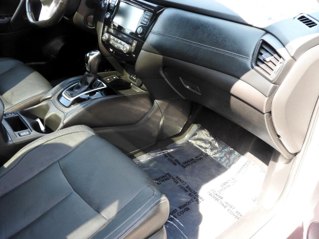 2018 Nissan Rogue Image 8
