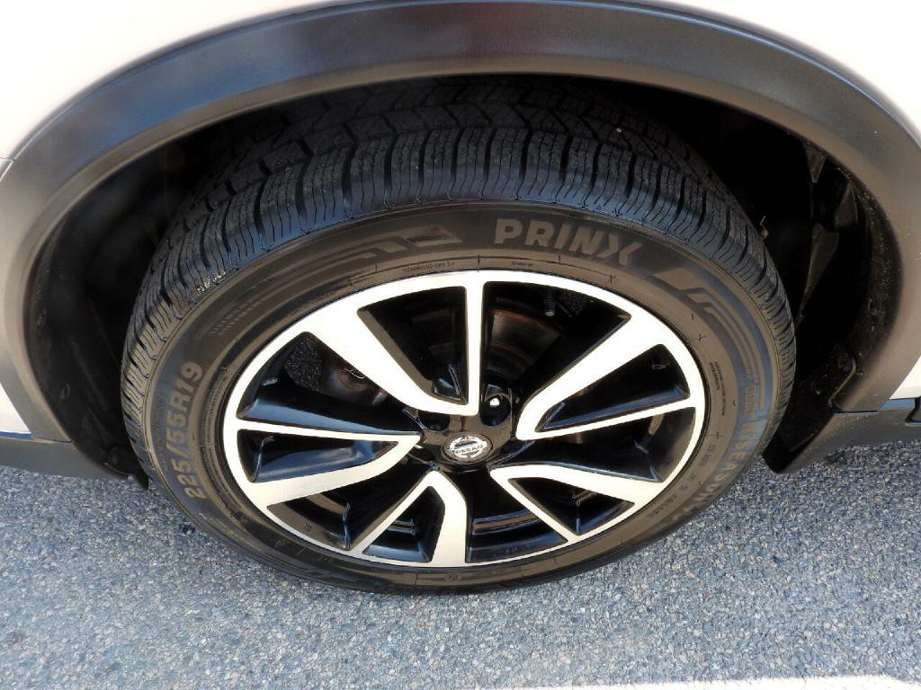 2018 Nissan Rogue Image 18