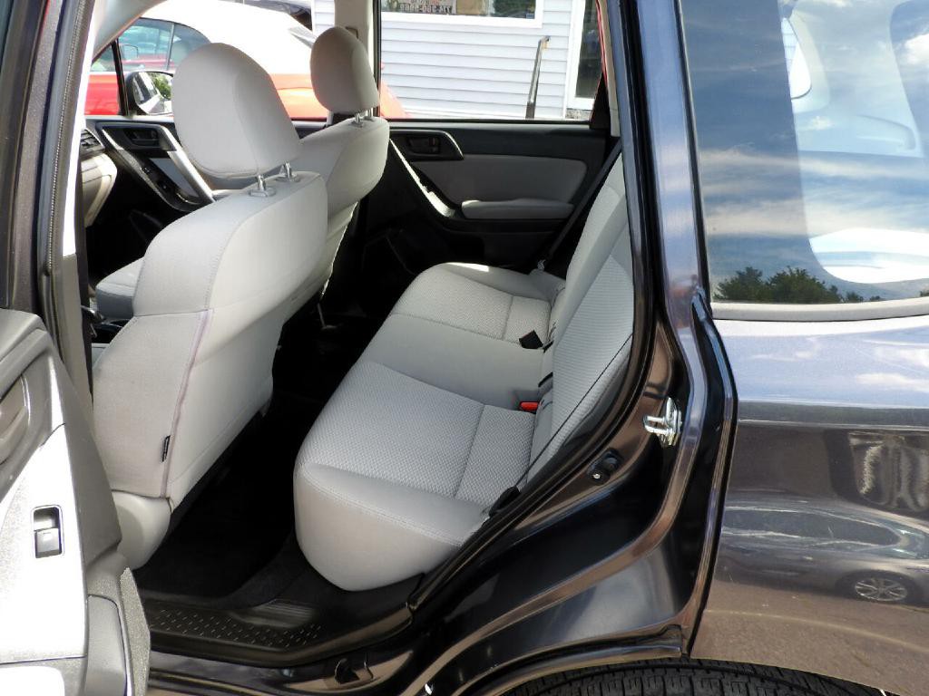 2015 Subaru Forester Image 12