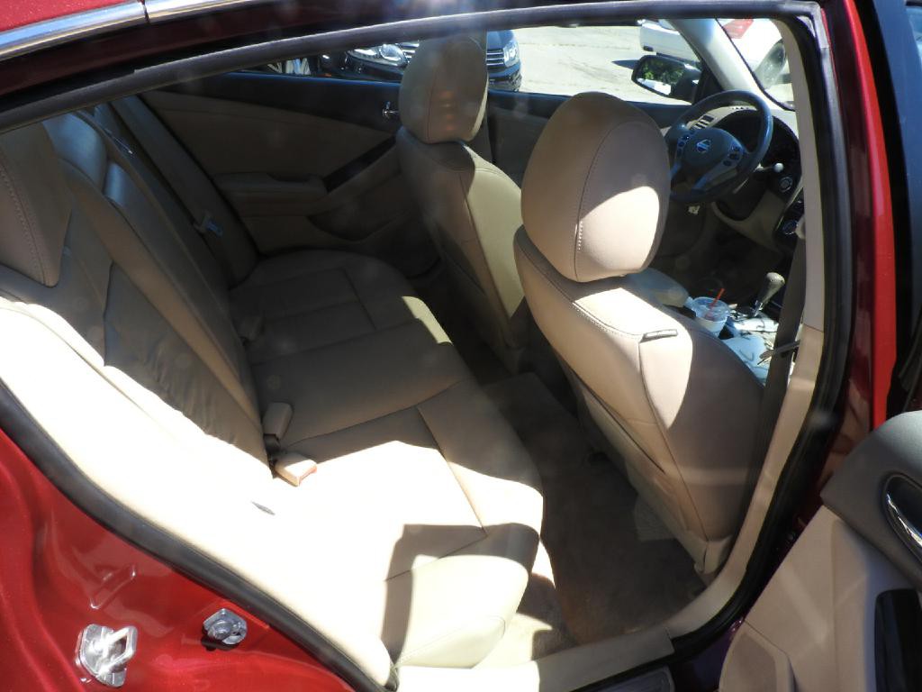 2012 Nissan Altima Image 9