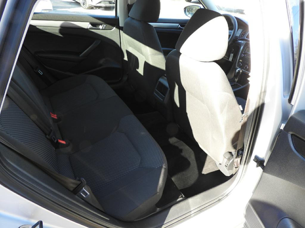 2012 Volkswagen Passat Image 6