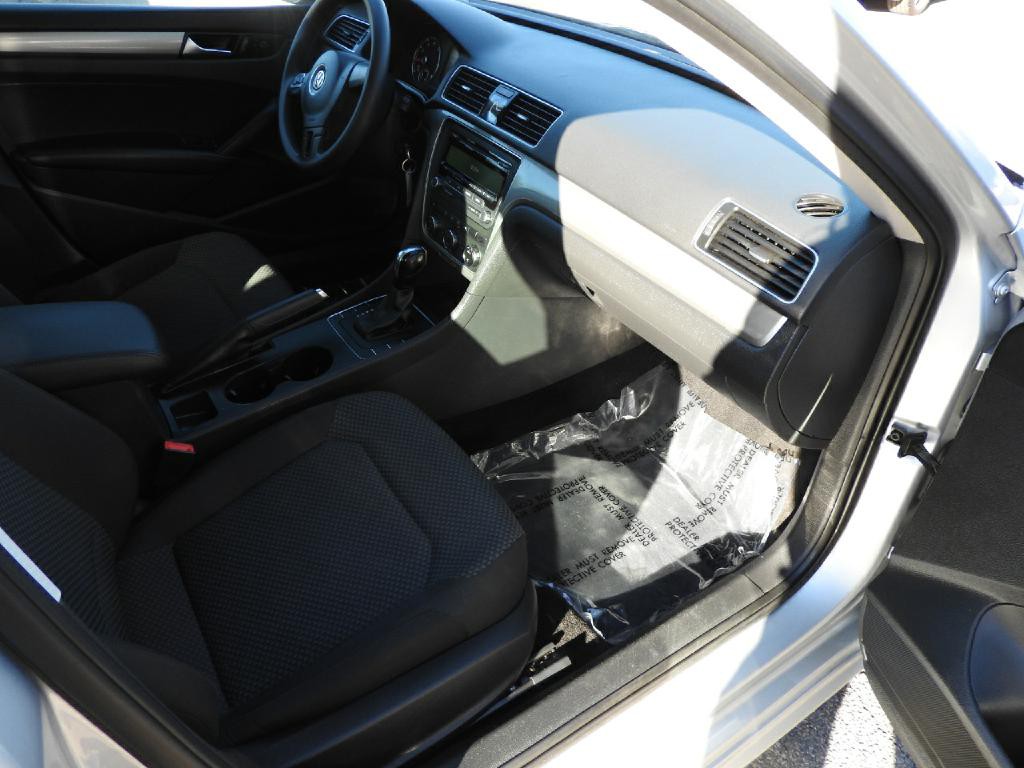 2012 Volkswagen Passat Image 8
