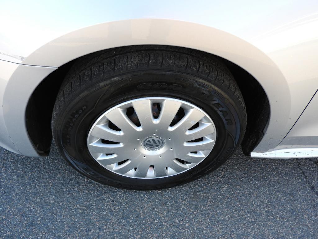 2012 Volkswagen Passat Image 11