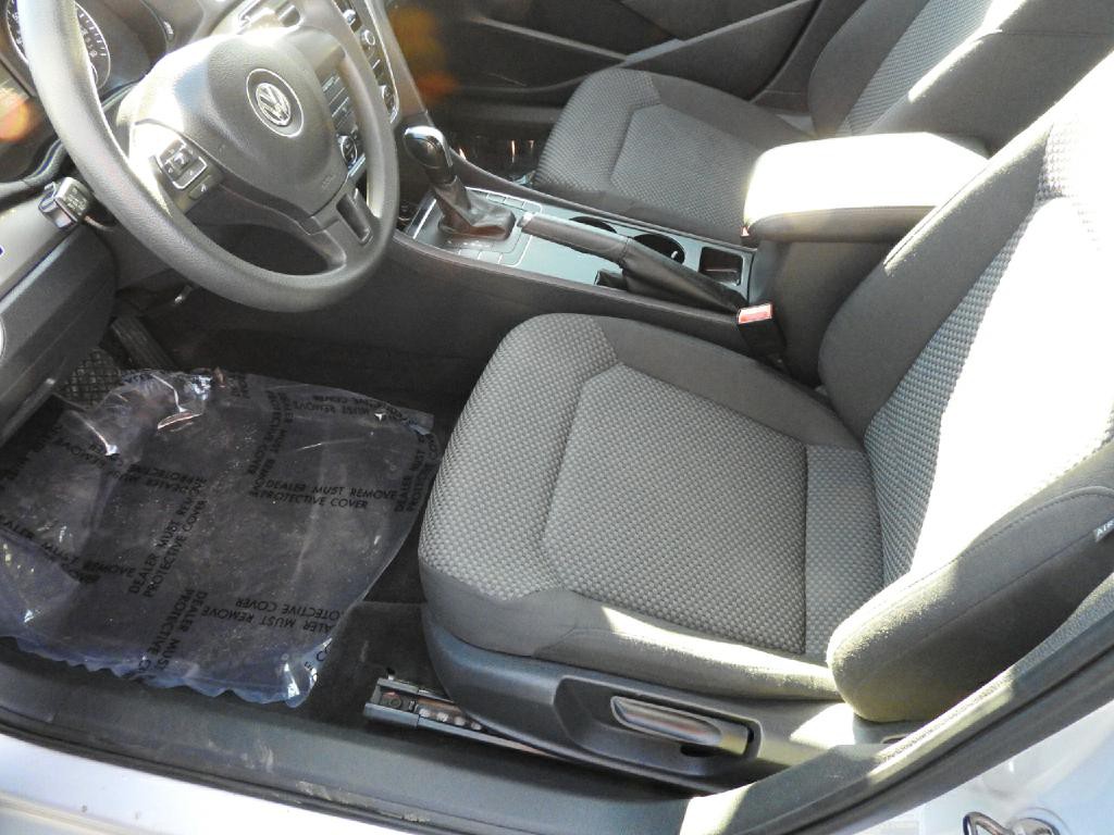 2012 Volkswagen Passat Image 14