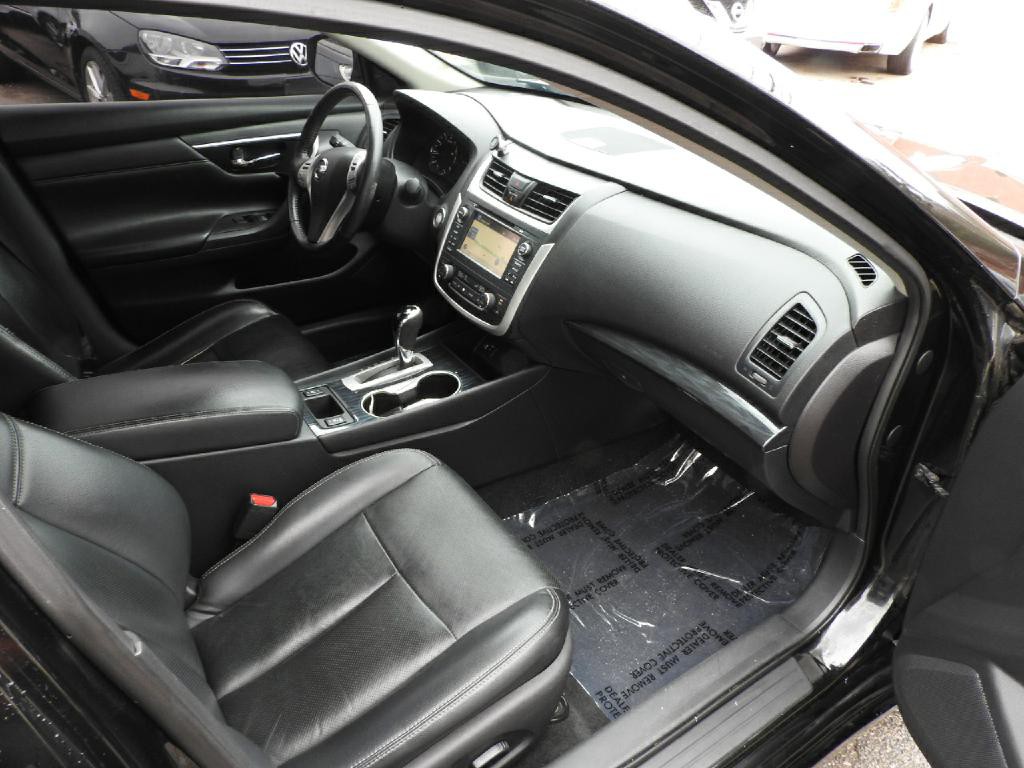 2016 Nissan Altima Image 8