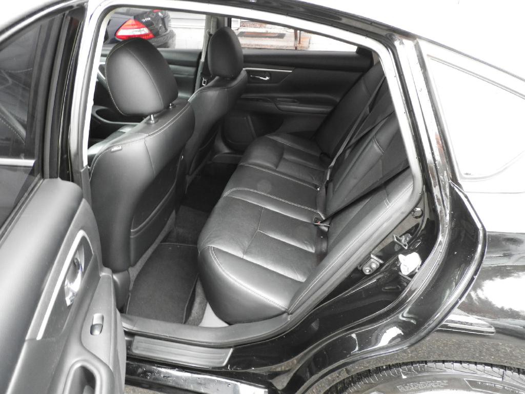 2016 Nissan Altima Image 9