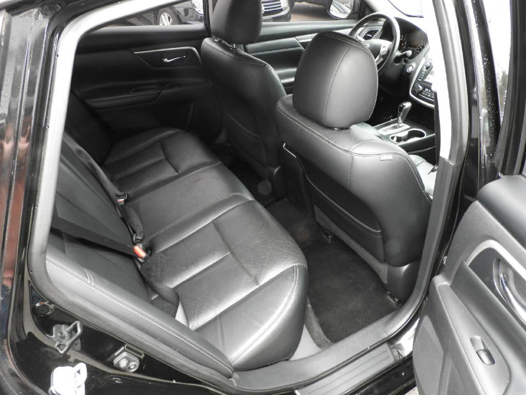 2016 Nissan Altima Image 10