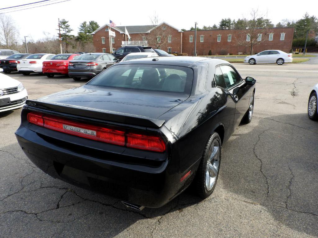 2014 Dodge Challenger Image 4