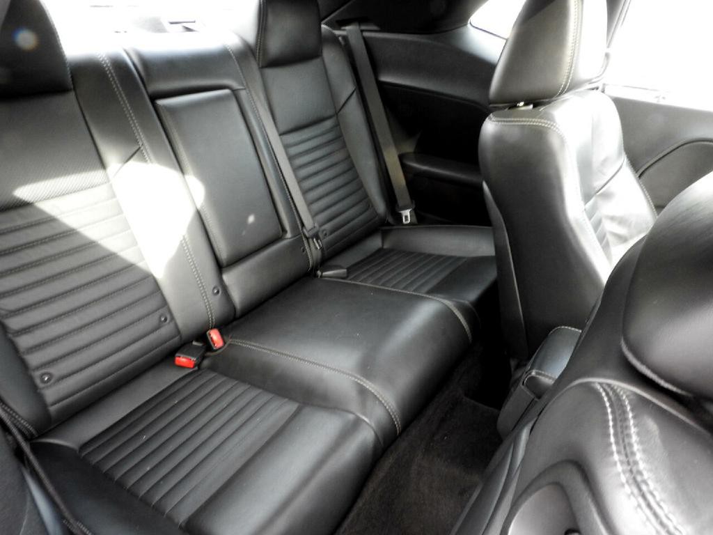 2014 Dodge Challenger Image 9