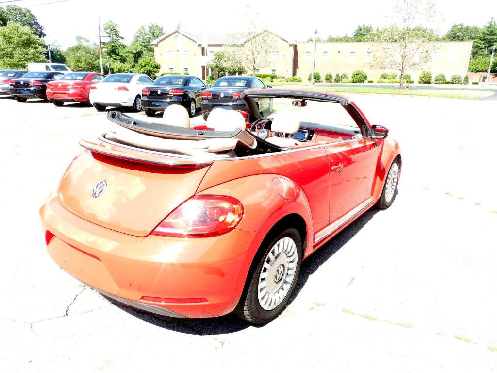 2015 Volkswagen Beetle Image 11