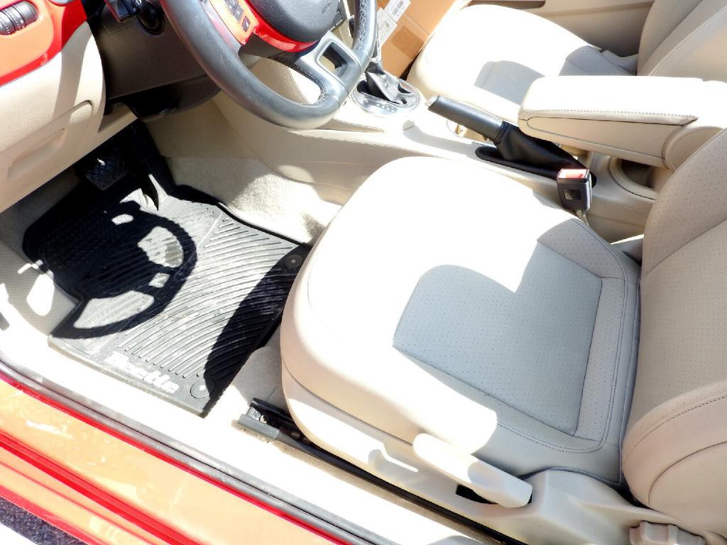 2015 Volkswagen Beetle Image 12