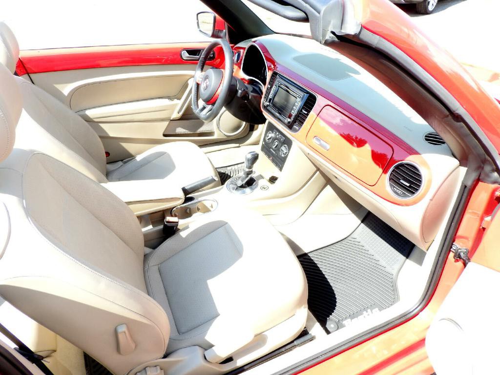 2015 Volkswagen Beetle Image 13