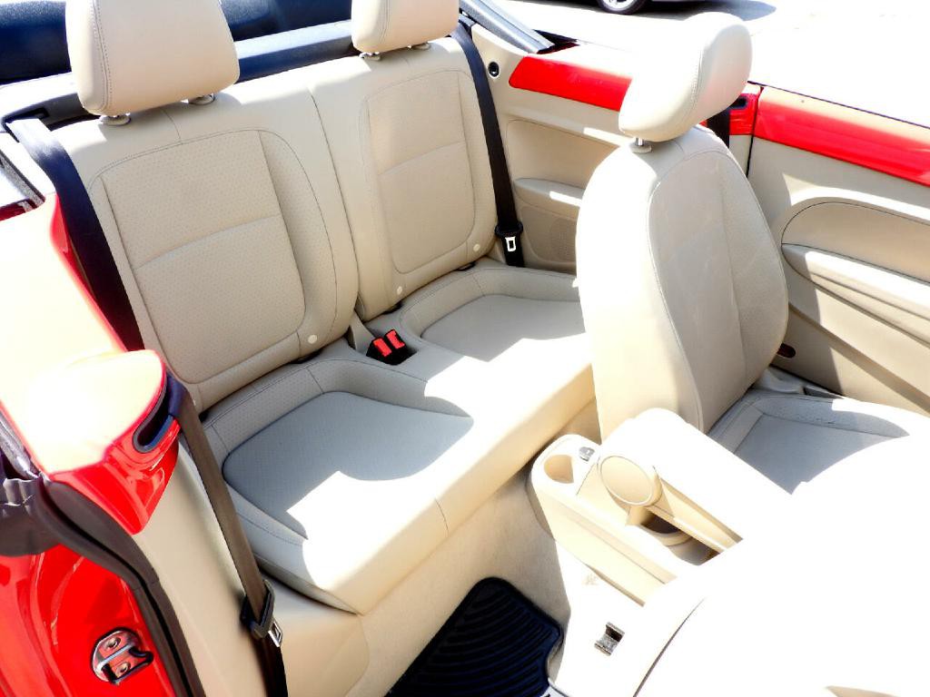 2015 Volkswagen Beetle Image 15