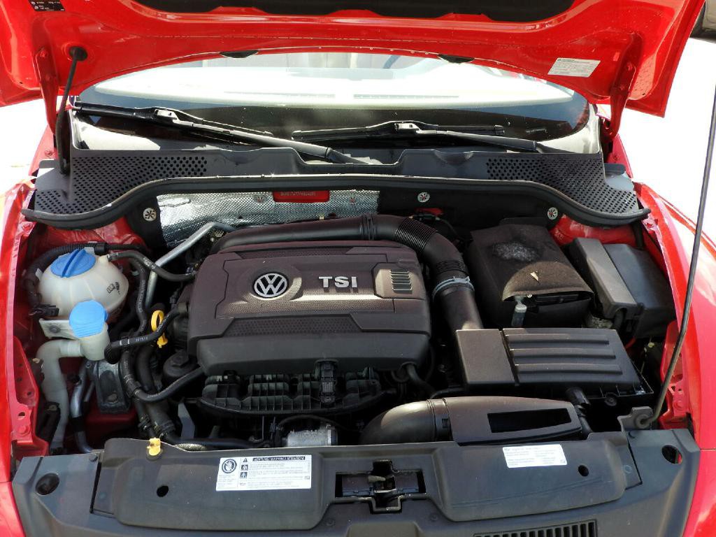 2015 Volkswagen Beetle Image 20