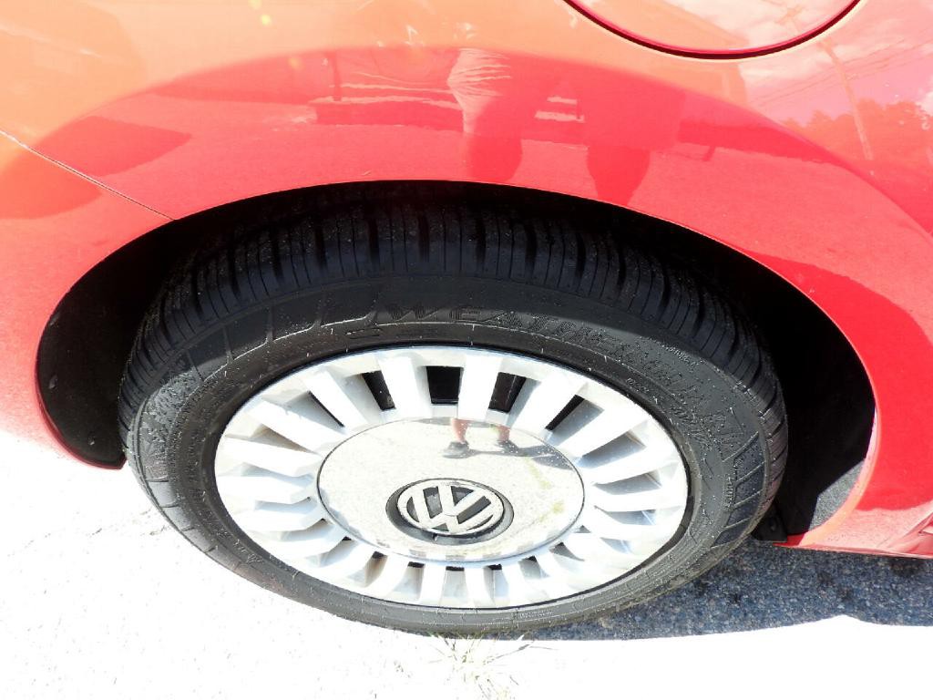 2015 Volkswagen Beetle Image 24