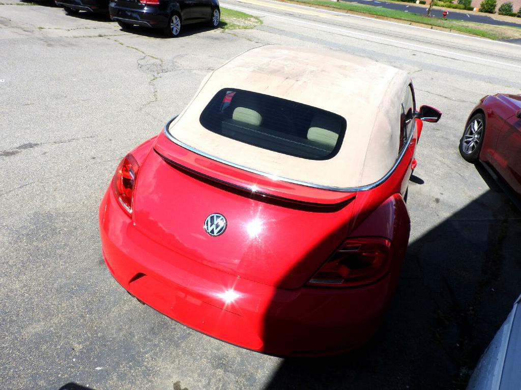 2015 Volkswagen Beetle Image 25