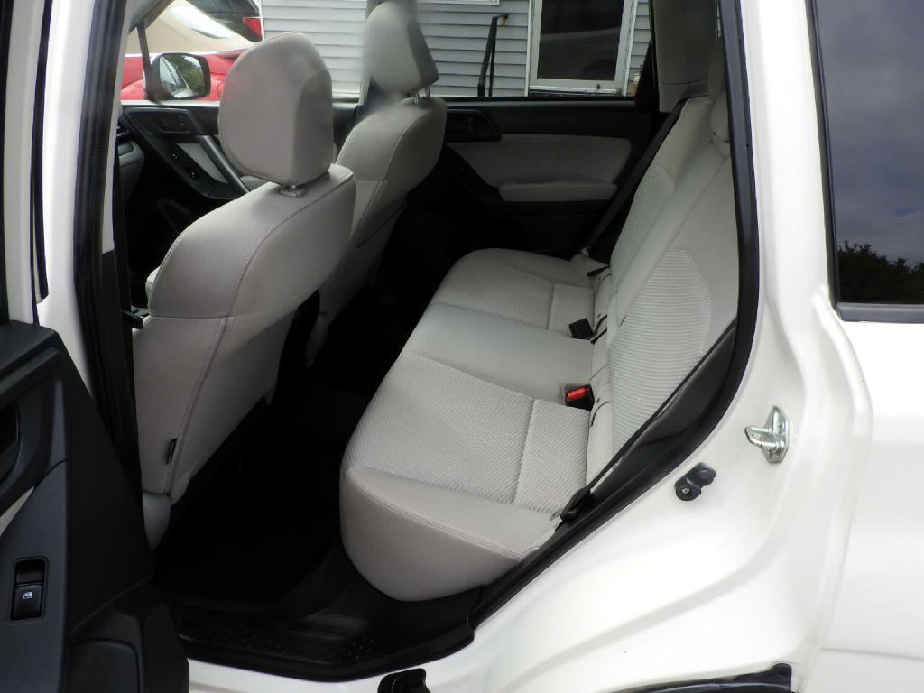 2015 Subaru Forester Image 9