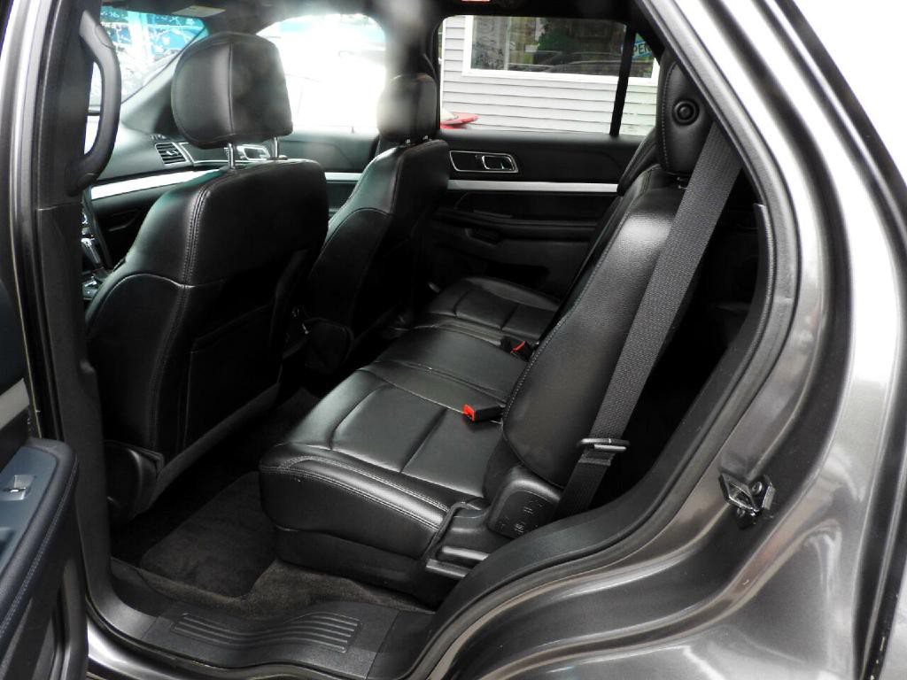 2016 Ford Explorer Image 8