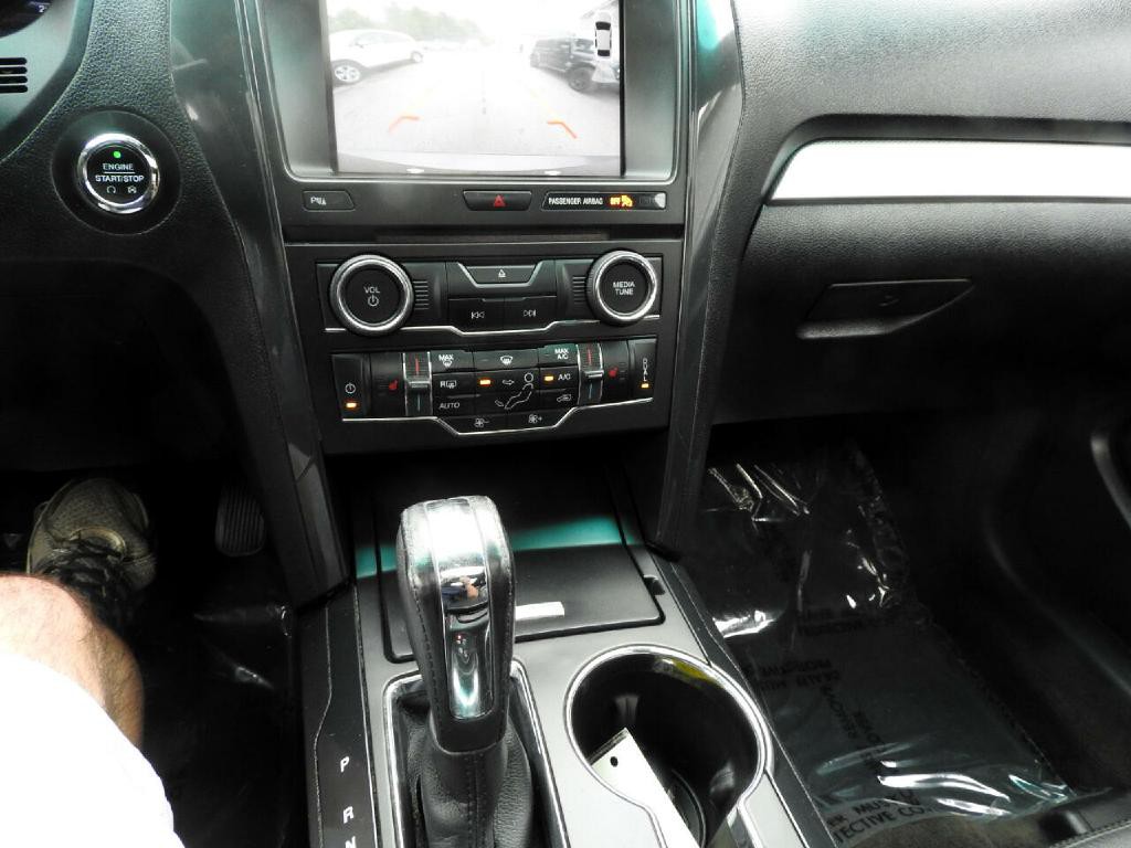 2016 Ford Explorer Image 16