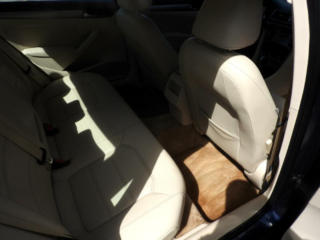2015 Volkswagen Passat Image 9