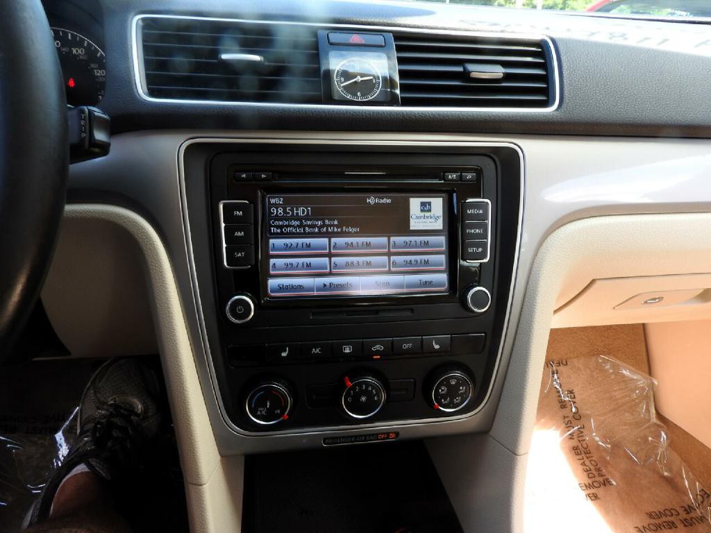 2015 Volkswagen Passat Image 11