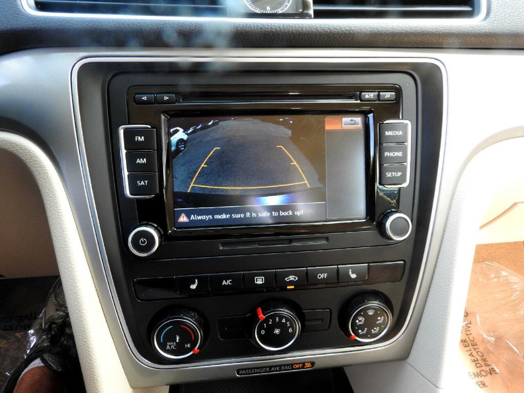 2015 Volkswagen Passat Image 13