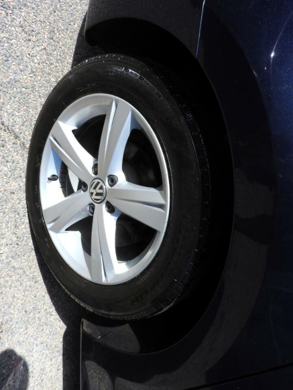 2015 Volkswagen Passat Image 17
