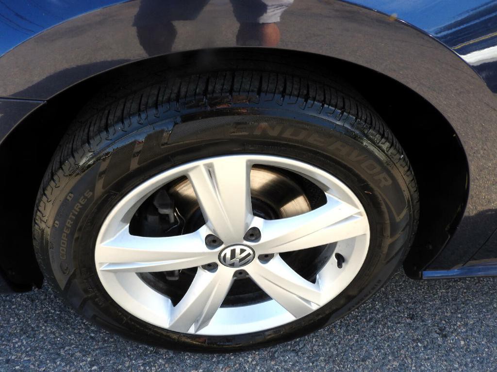2015 Volkswagen Passat Image 18