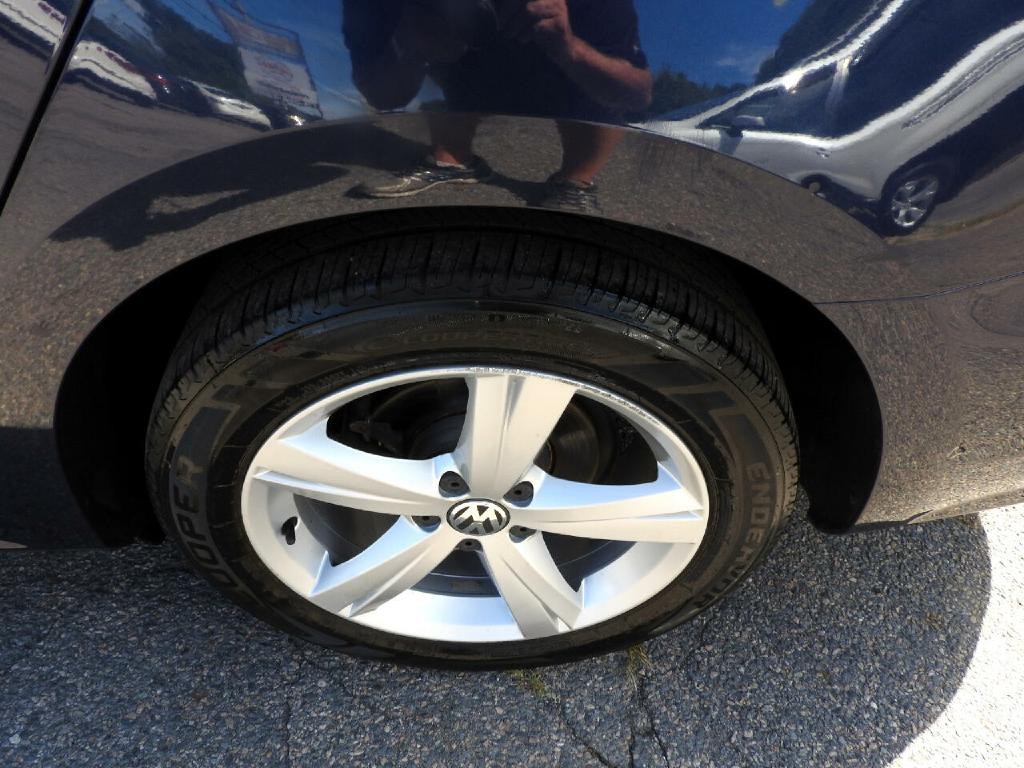 2015 Volkswagen Passat Image 19