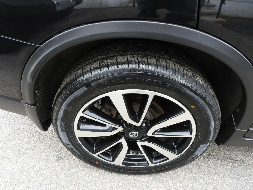 2018 Nissan Rogue Image 24