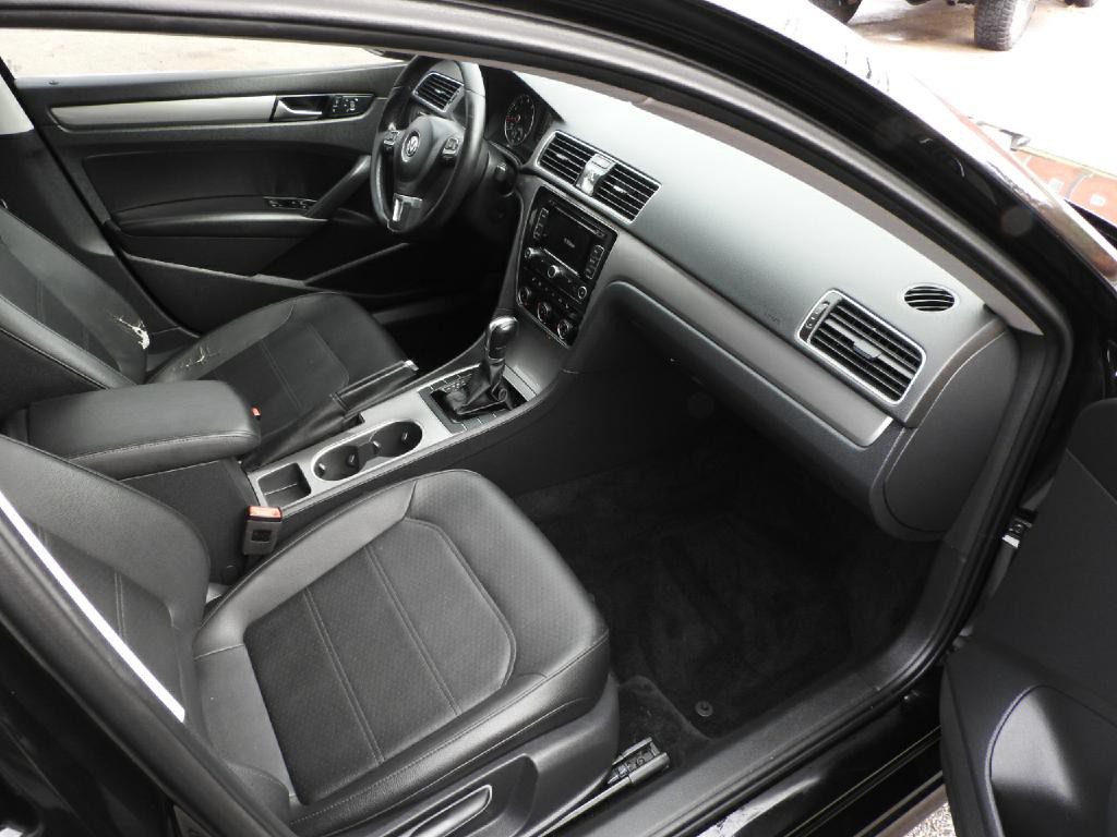 2014 Volkswagen Passat Image 8